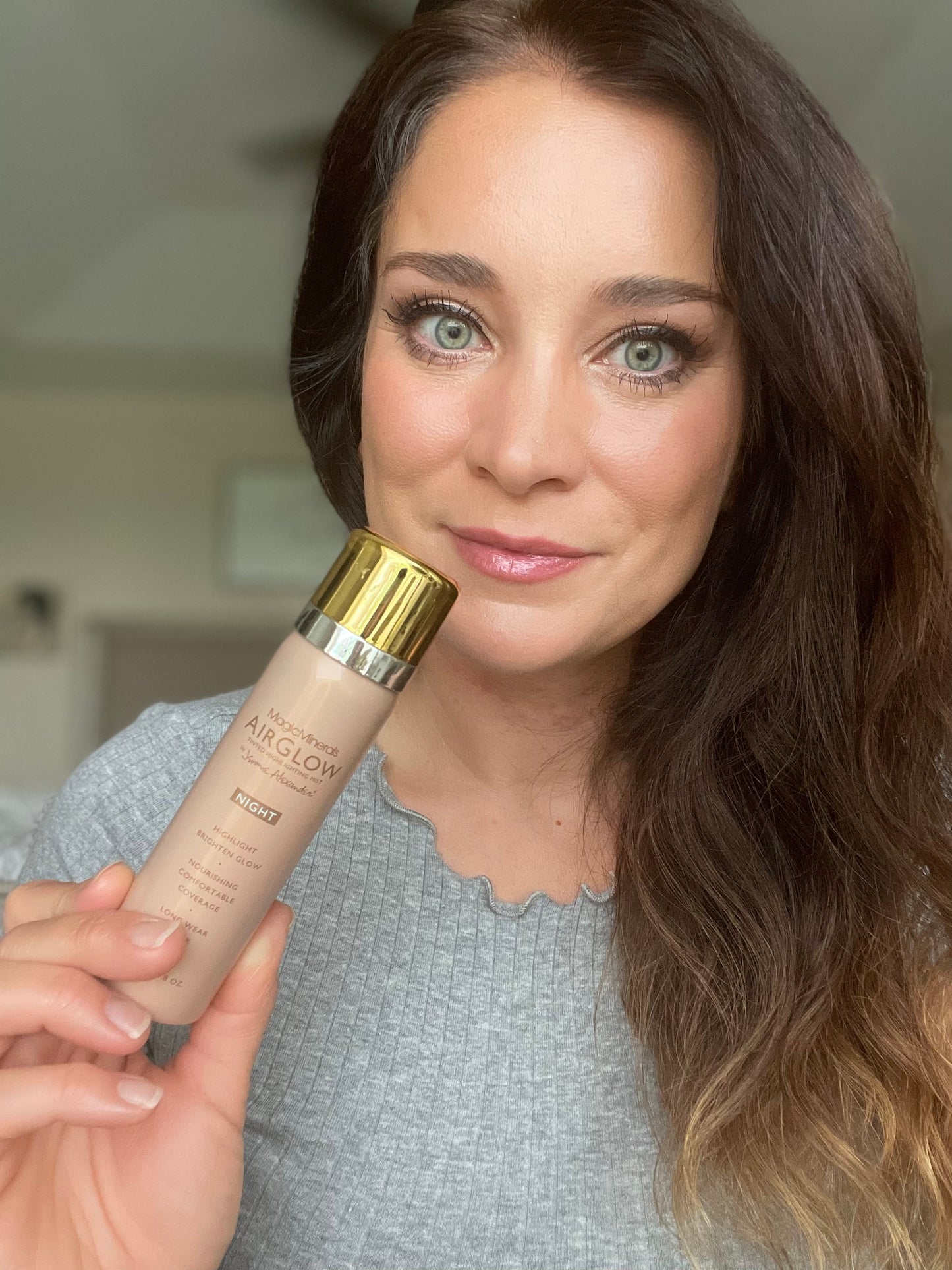 2 Piece AirGlow Hydrating Illuminator and Kabuki Brush